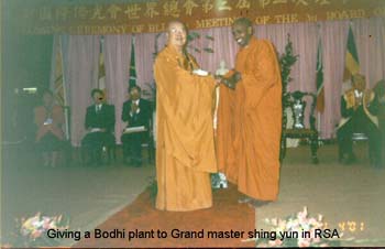 2001 April at BLIA meeting - gave a Bodhi saplin to Grand  master Shing Yun.